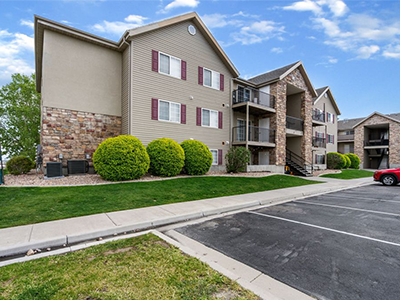Exterior view of a Hillcrest condo community building near Utah Lake in Saratoga Springs